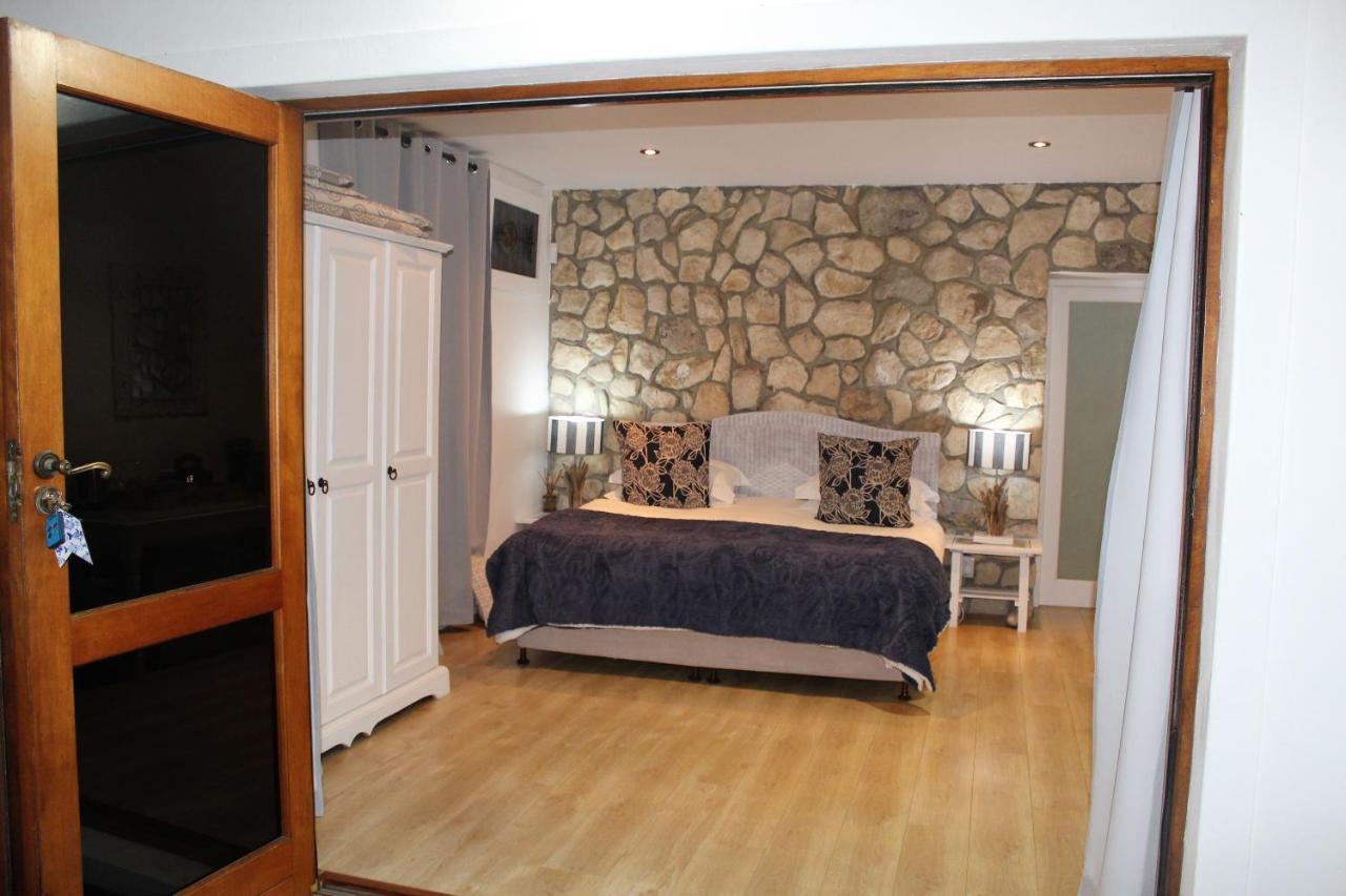Kleinzee Oceanfront Guesthouse Gansbaai Ngoại thất bức ảnh