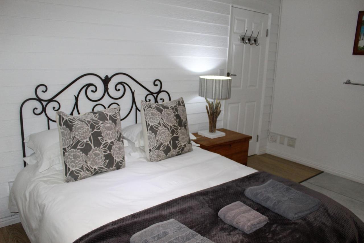 Kleinzee Oceanfront Guesthouse Gansbaai Ngoại thất bức ảnh