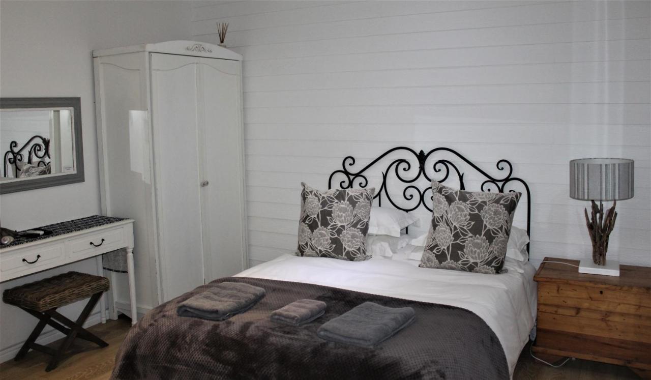 Kleinzee Oceanfront Guesthouse Gansbaai Ngoại thất bức ảnh