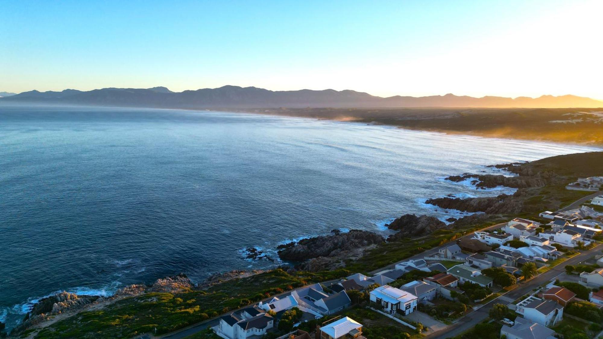 Kleinzee Oceanfront Guesthouse Gansbaai Ngoại thất bức ảnh