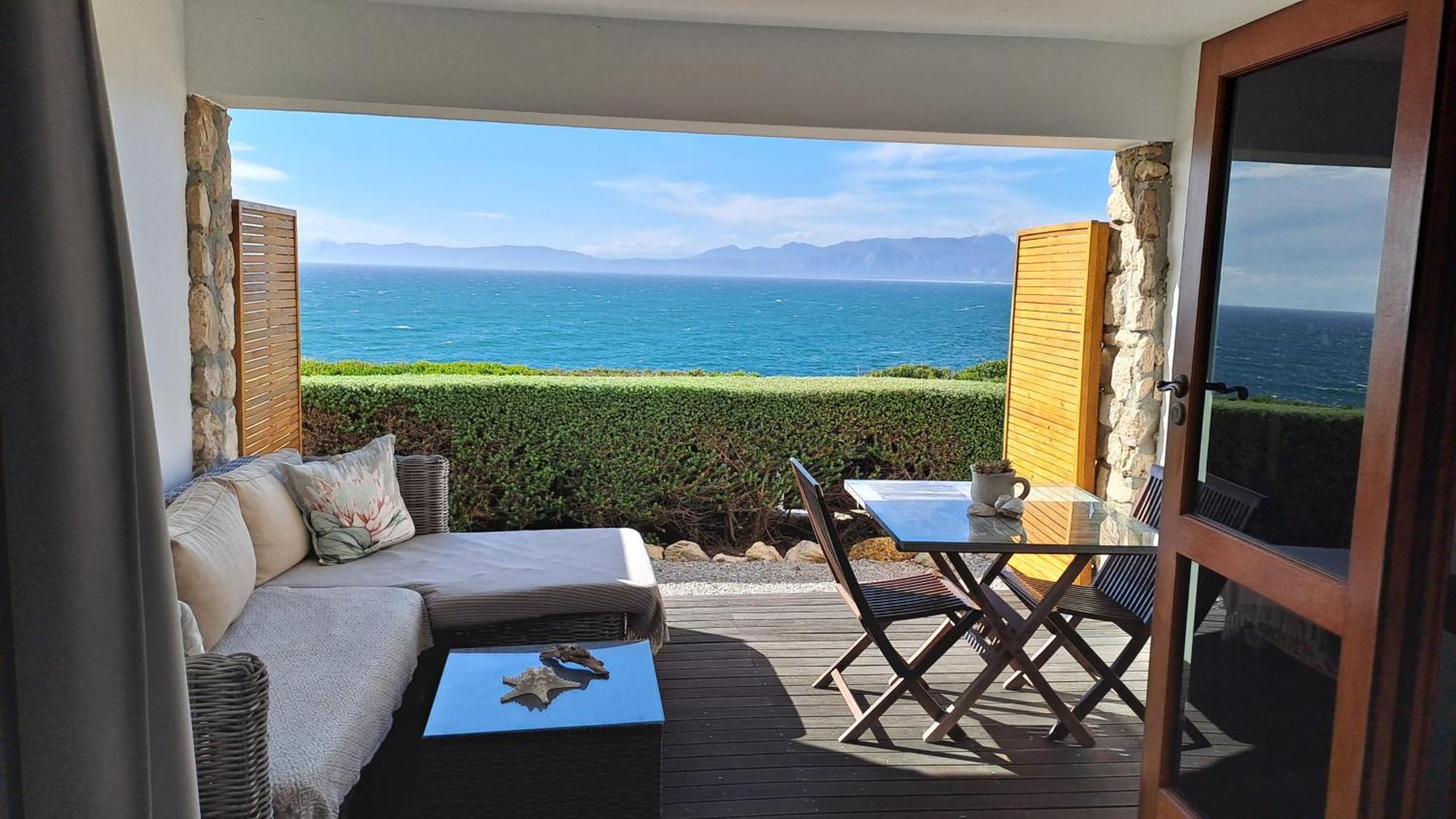 Kleinzee Oceanfront Guesthouse Gansbaai Ngoại thất bức ảnh