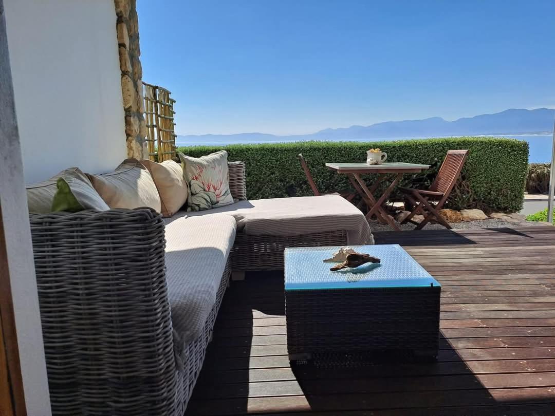 Kleinzee Oceanfront Guesthouse Gansbaai Ngoại thất bức ảnh
