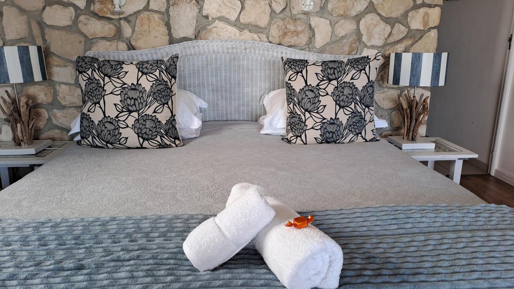 Kleinzee Oceanfront Guesthouse Gansbaai Ngoại thất bức ảnh